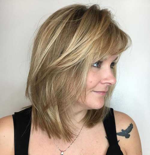Short Haircuts for Women Over 50-13