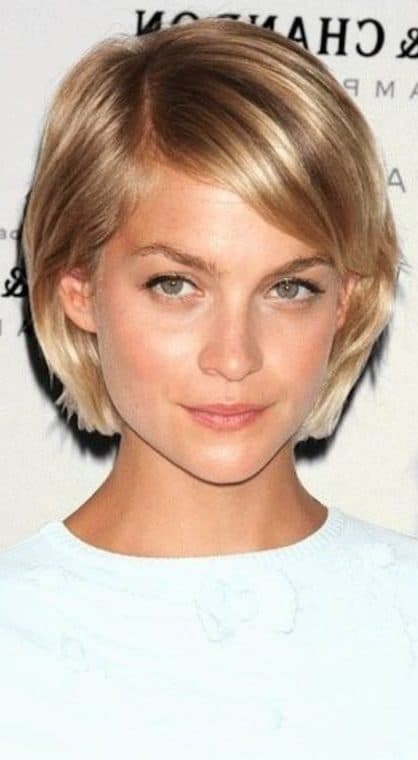 38 Short Layered Bob Haircuts With Side Swept Bangs That