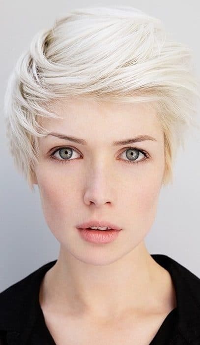 38 Short Layered Bob Haircuts with Side Swept Bangs That Make You Look ...