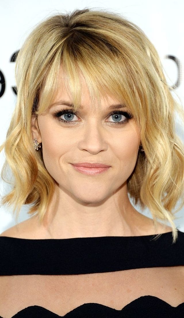 38 Short Layered Bob Haircuts with Side Swept Bangs That Make You Look ...