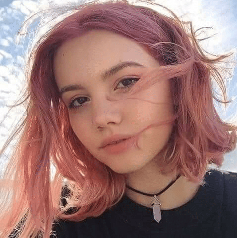 Aesthetic short pink hair