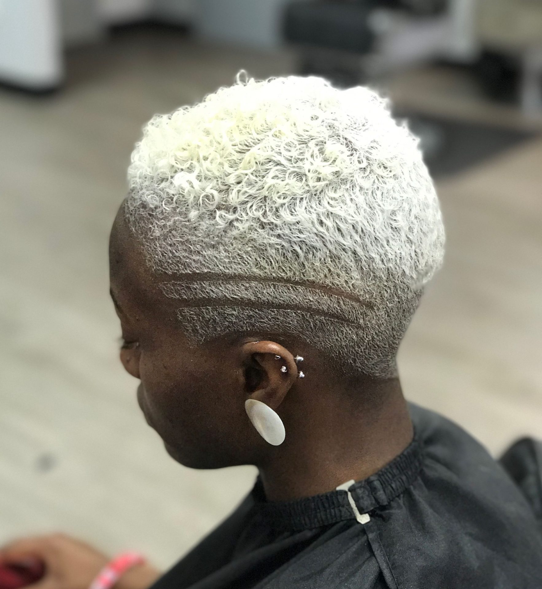 Short platinum blonde hair for black women