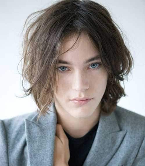 Shoulder length androgynous haircuts