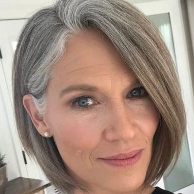 low maintenance hairstyles for 50 year old woman