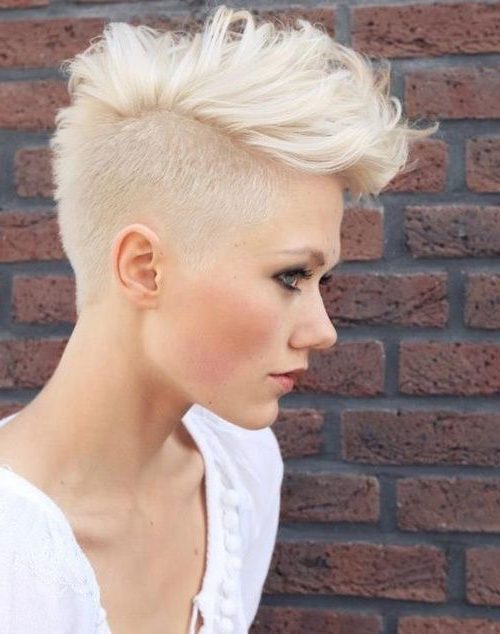 20 Short Hairstyles with Shaved Side for Women in 2022