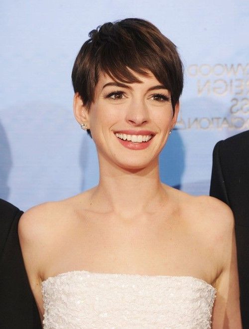 pixie cut anne hathaway short hair