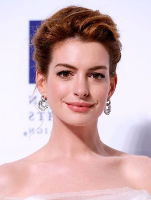 shoulder length anne hathaway short hair