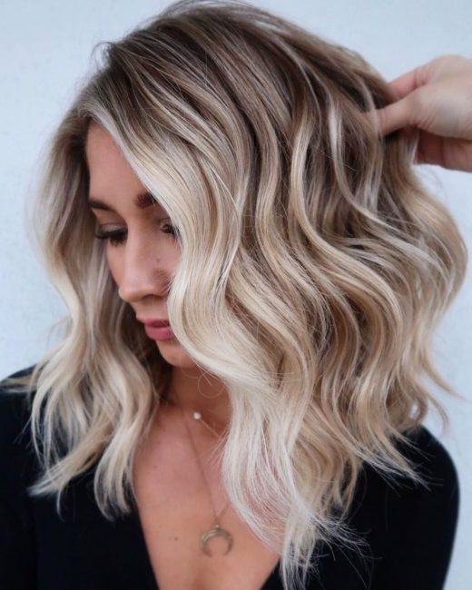 shoulder length short blonde hair