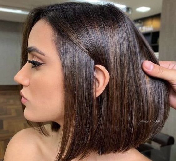 shoulder length short brown hair