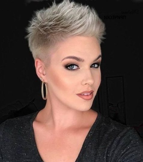 20 Short Hairstyles with Shaved Side for Women in 2022 | Short Hair Models