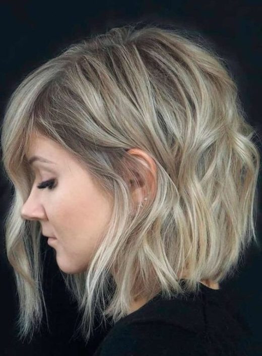 shoulder length wavy short hair