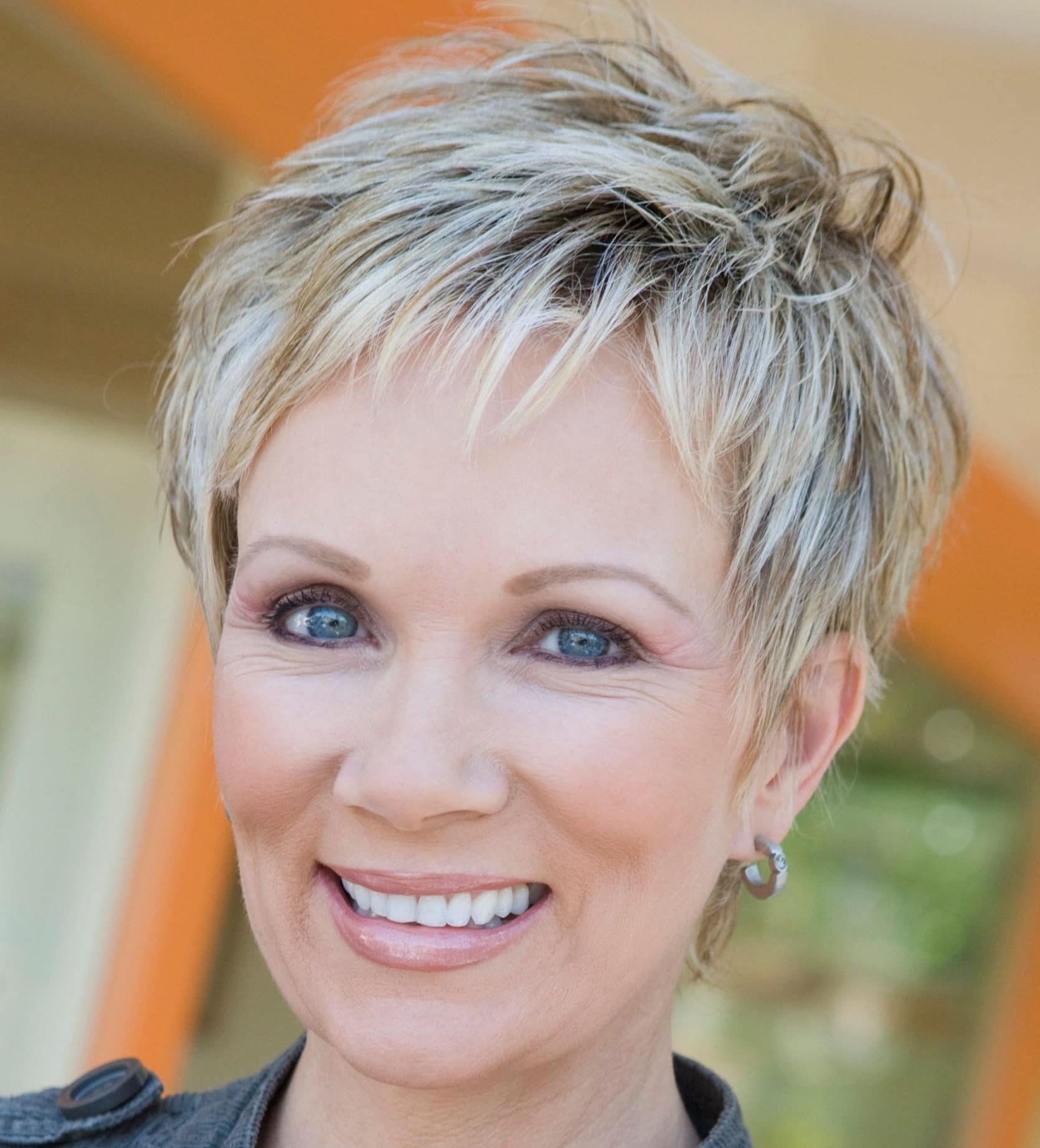 Featured image of post Short Hair Styles For Over 60S