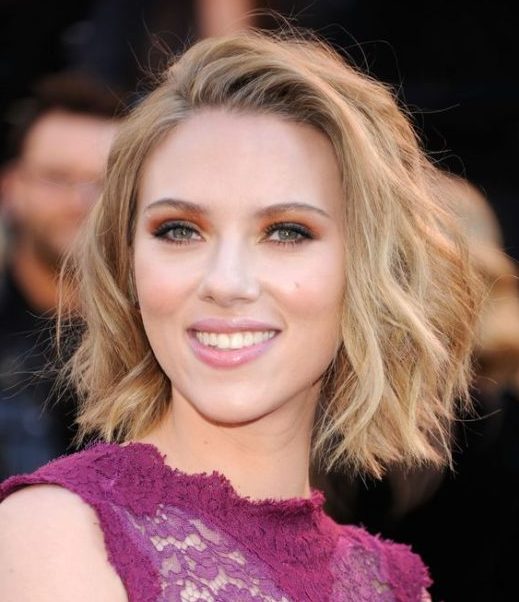 hairstyle for round face to look slim