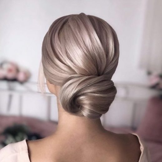 messy chignon bun