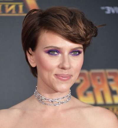 scarlett johansson short hair marriage story