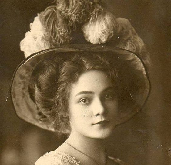 Edwardian gibson girl hair