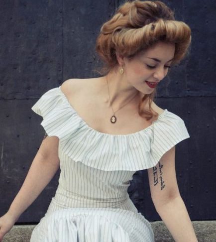 Gibson girl hairstyle