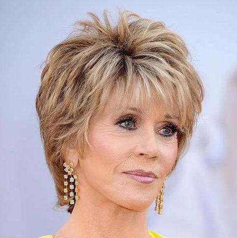 10 Hairstyles for Women Over 50 To Try