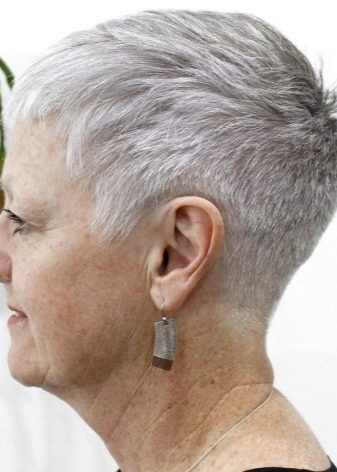 pixie-cut-over-70