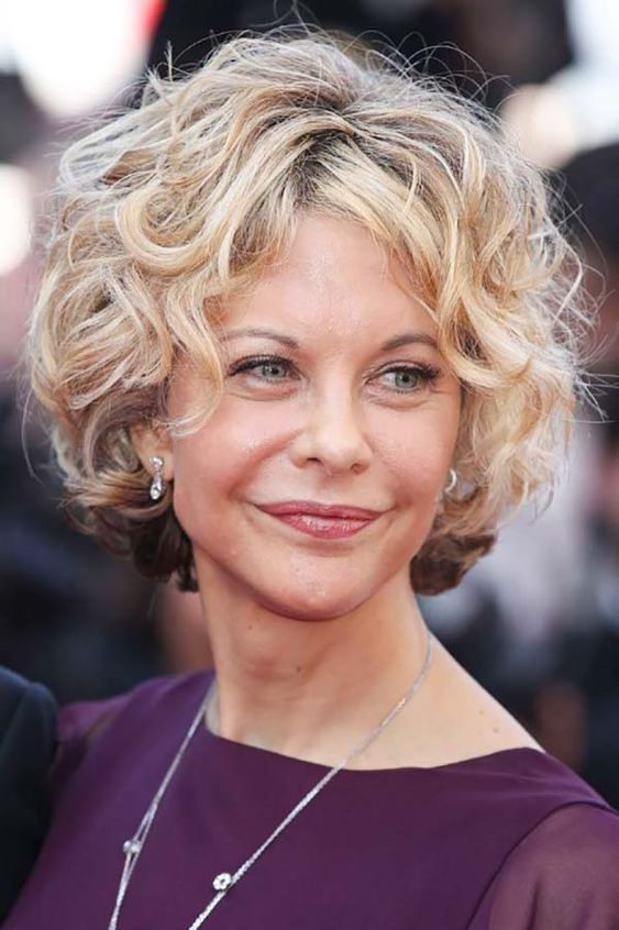 short-hairstyles-for-naturally-wavy-hair-over-50