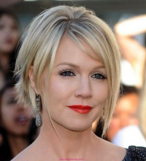 short hairstyles for thin hair over 50