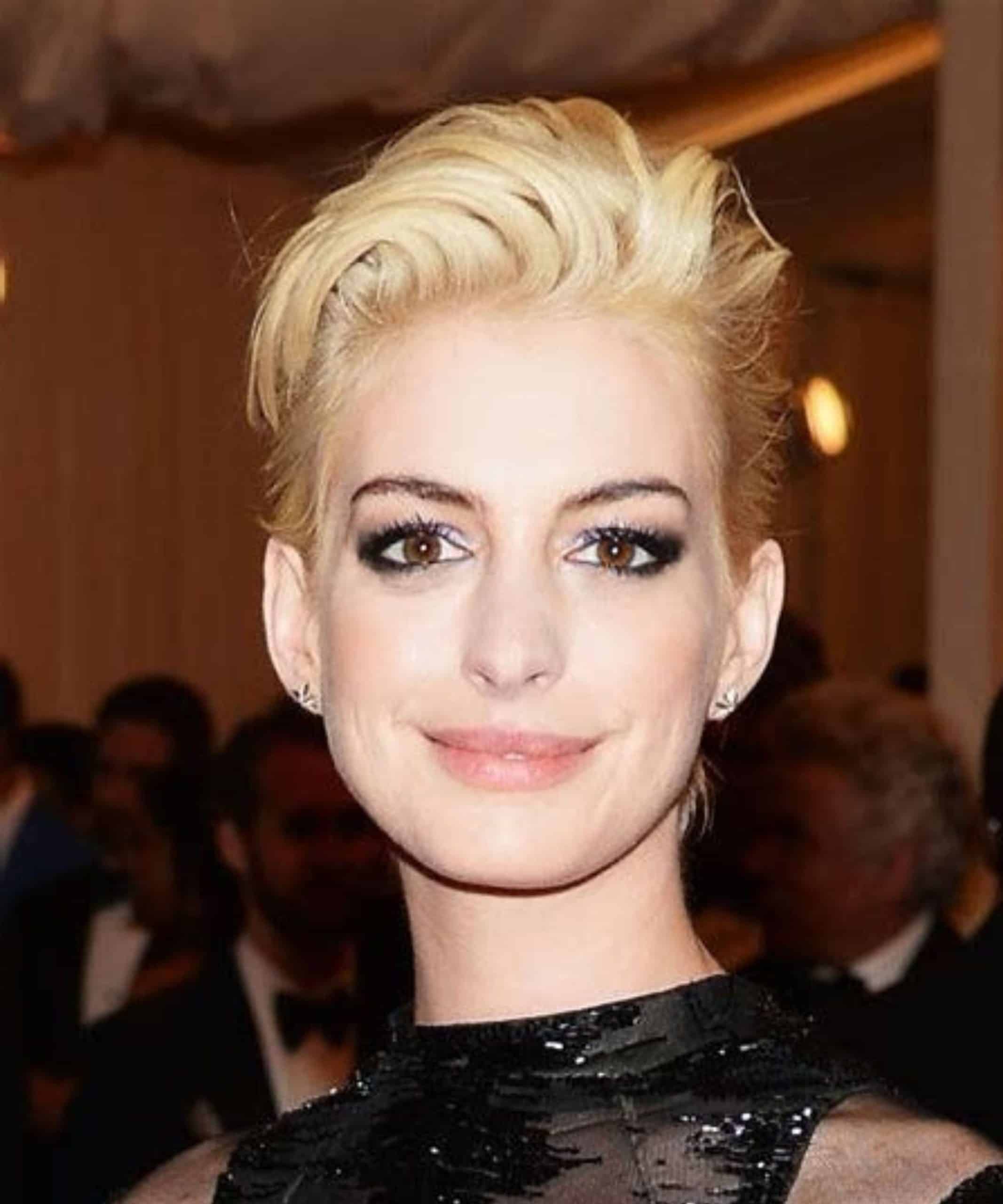 pixie cut anne hathaway short hair